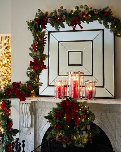 Paul Costelloe Living Wreath With Red Berries thumbnail