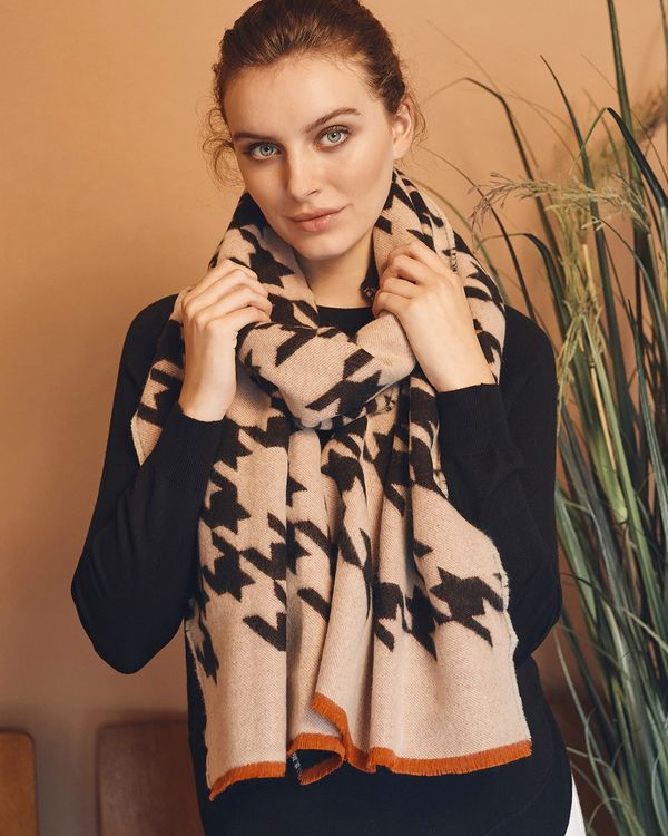 Gallery Amber Houndstooth Scarf