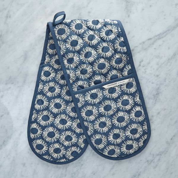 Helen James Considered Daisy Double Oven Glove