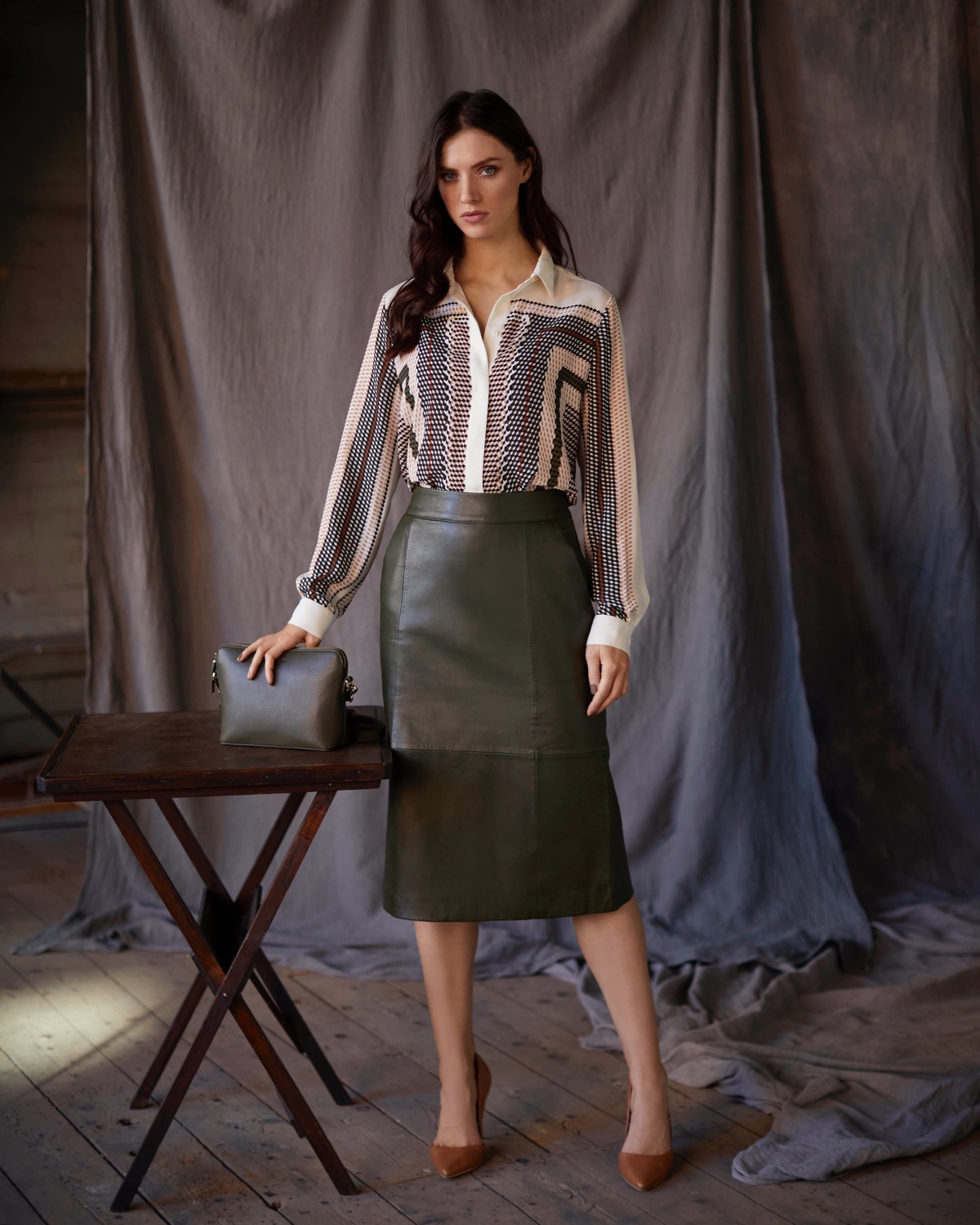 10 Elegant Pencil Skirts For Professional Look | Green leather pencil skirt,  Green leather skirt, Fashion