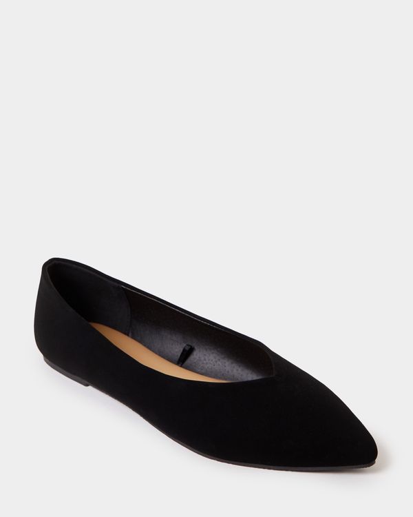 Pointed Flat Pumps