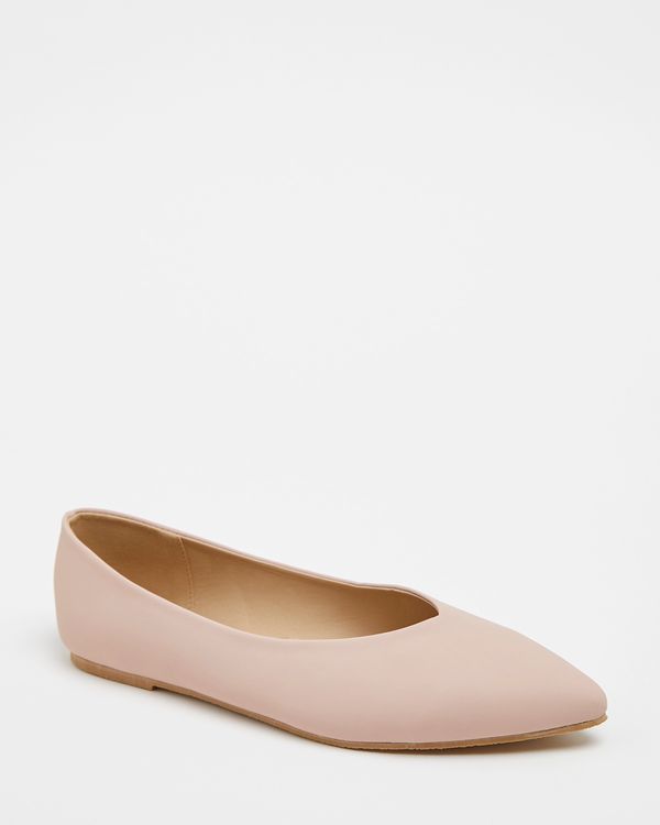Pointed Flat Pumps