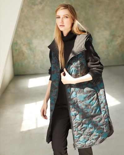 Carolyn Donnelly The Edit Reversible Printed Gilet thumbnail
