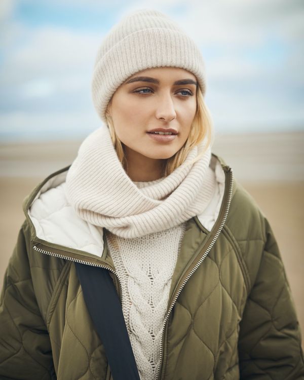 Carolyn Donnelly The Edit Oatmeal Ribbed Cashmere Hat