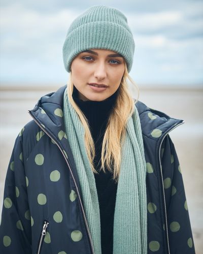 Carolyn Donnelly The Edit Green Ribbed Cashmere Hat thumbnail