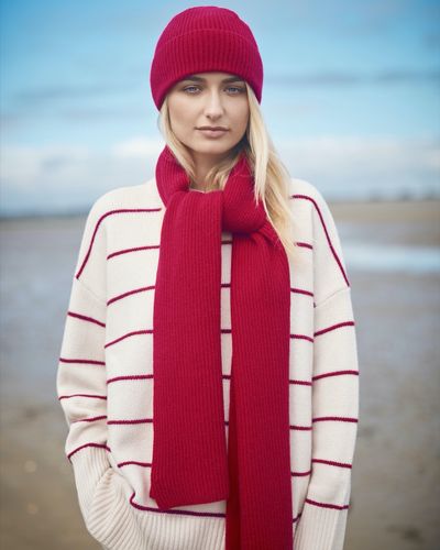 Carolyn Donnelly The Edit Red Ribbed Cashmere Hat