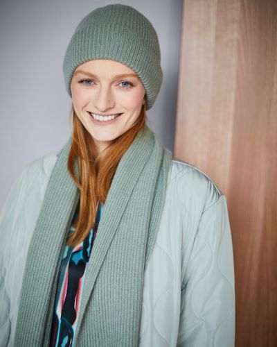 Carolyn Donnelly The Edit Green Ribbed Cashmere Scarf thumbnail