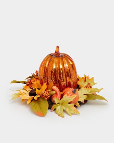 Light-Up Pumpkin Centrepiece With Wreath