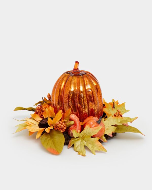 Light-Up Pumpkin Centrepiece With Wreath
