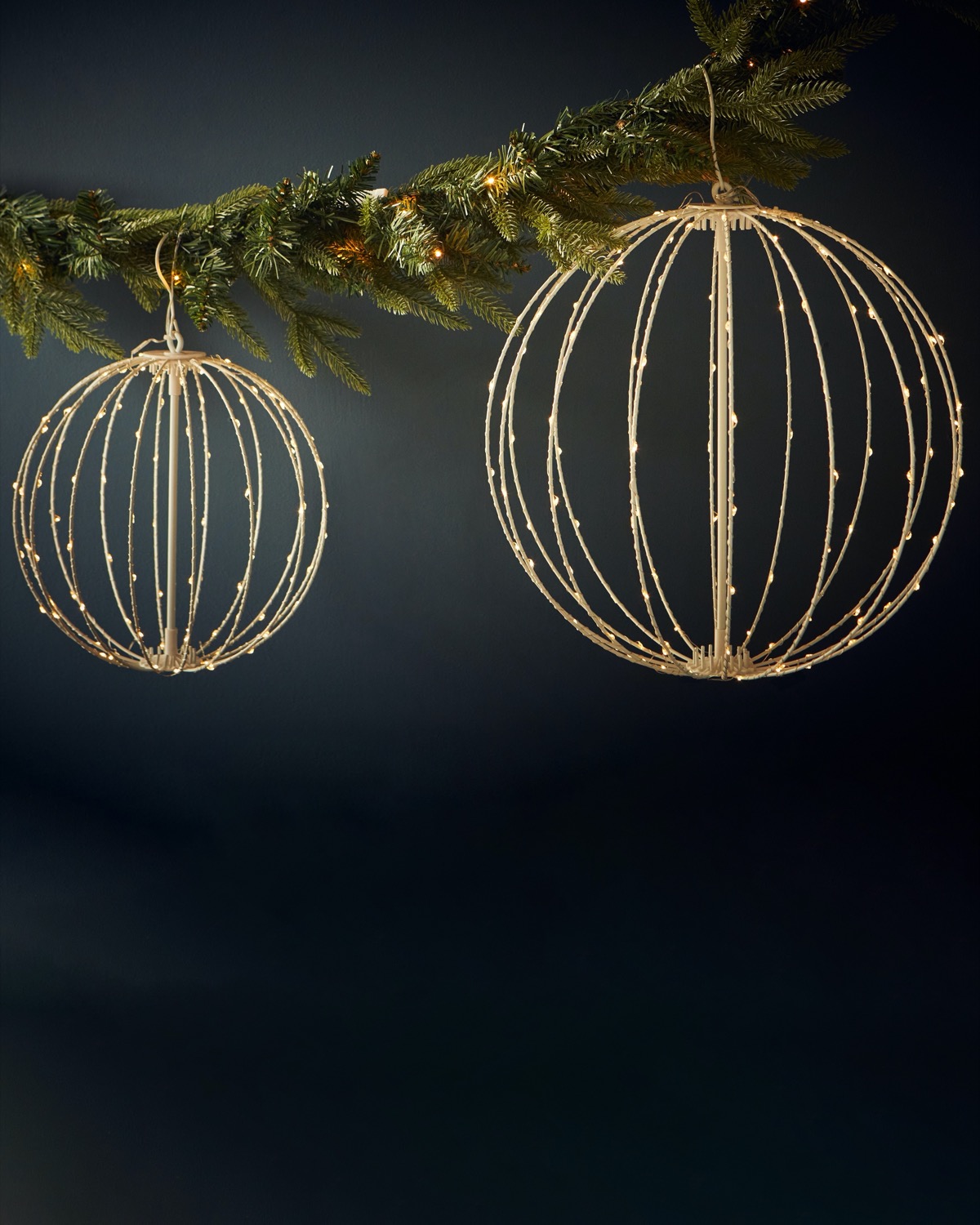 historie forbundet dør spejl Dunnes Stores | Warmwhite Light-Up Hanging Ball