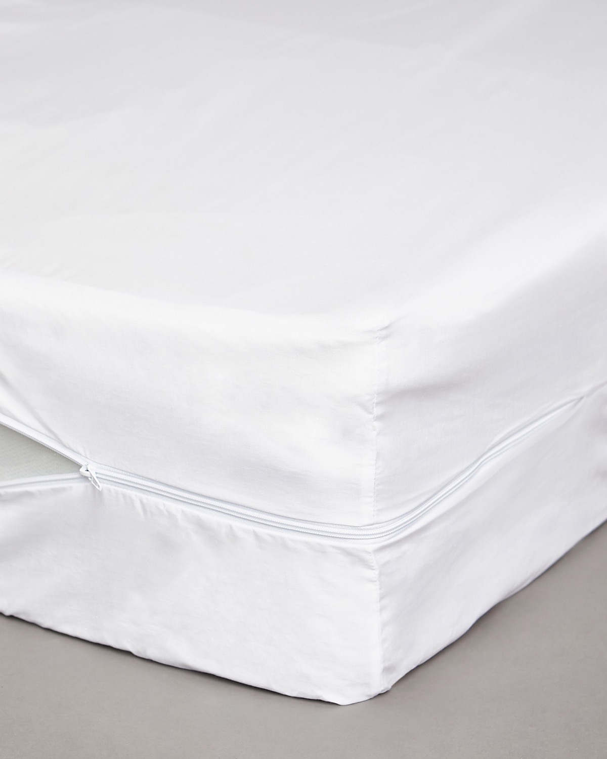 Dunnes Stores | White Dust Mite Mattress Protector