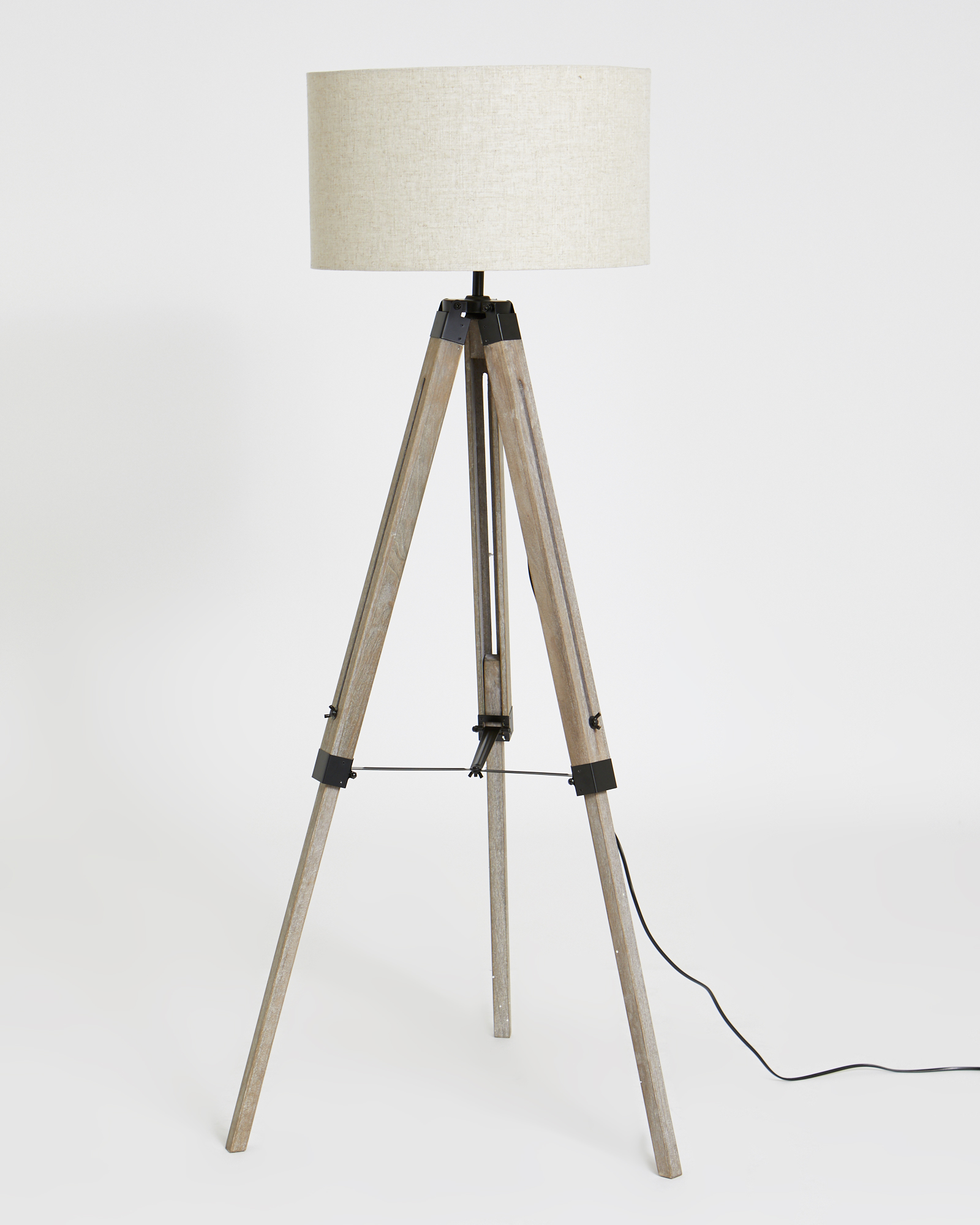 stores that sell floor lamps