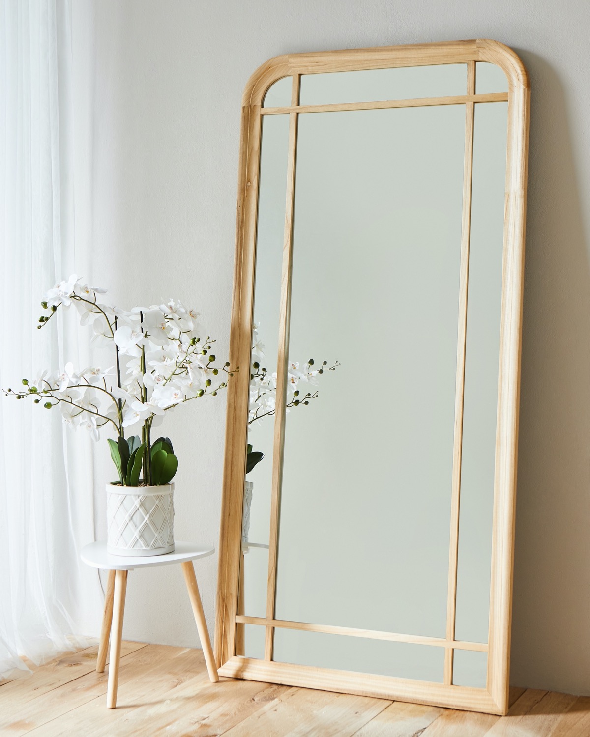 European Style Full Length Floor Clothing Store Fitting Mirror - China Cheap  Mirror, Corner Mirror