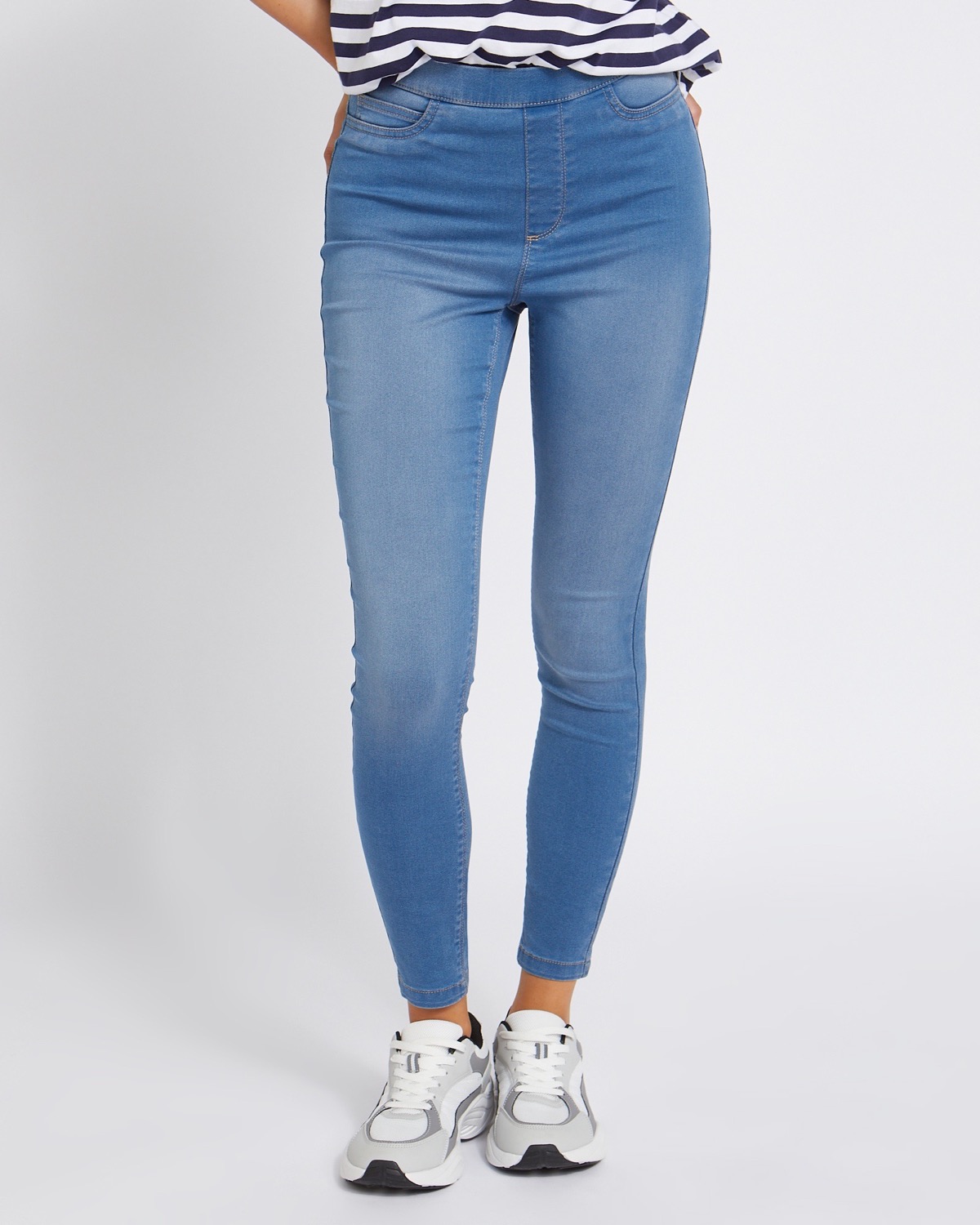 YMI Mid-Rise Jeggings- Alexis Wash – The Pulse Boutique